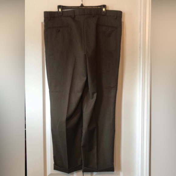 Two pairs of men’s Dockers - Picture 13 of 15